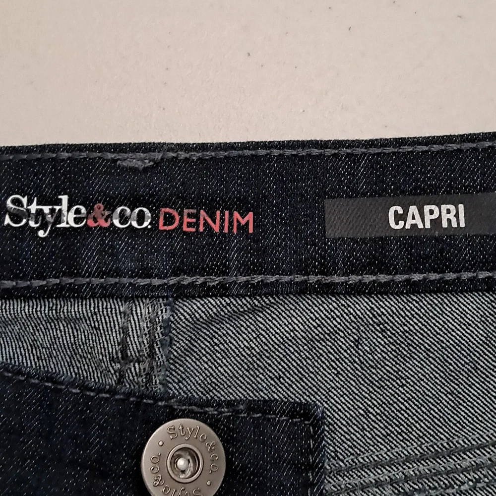 Style & Co Women's Size 10 Dark Blue Capri Jeans with Cuff Accents
